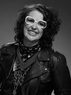 Portrét – Sarah Potenza