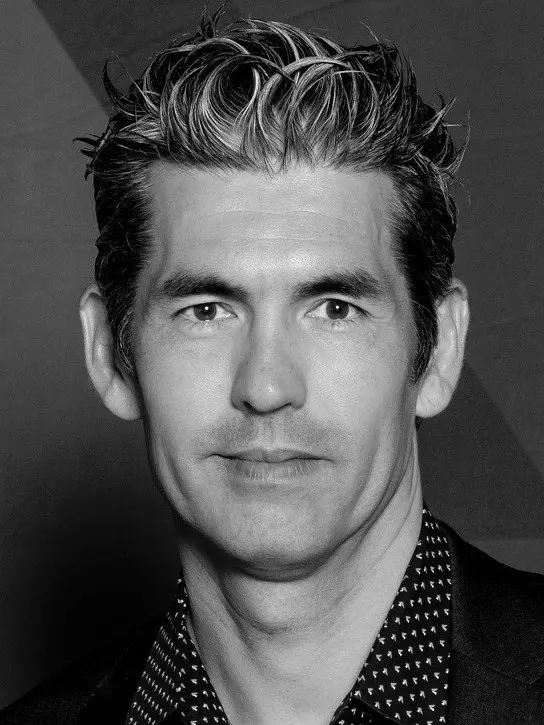 Portrét – Sean McMahon