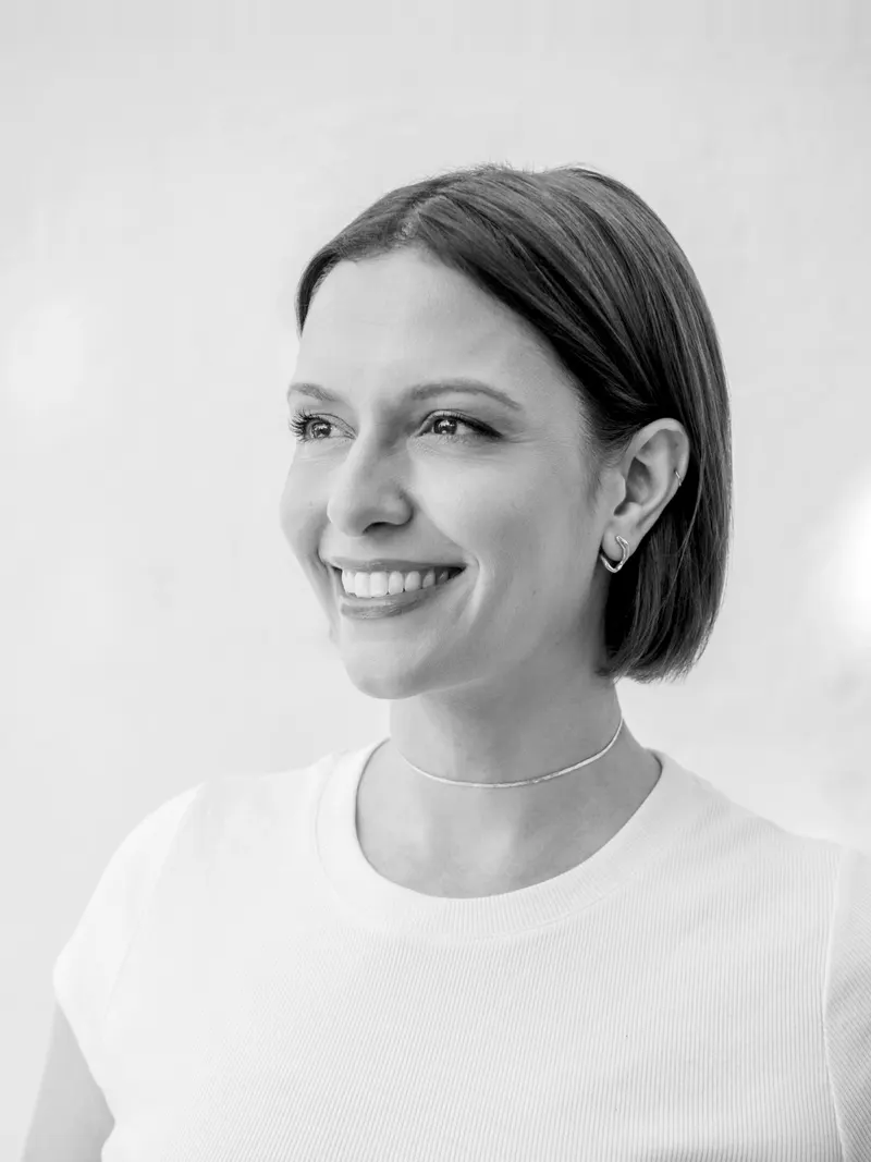 Portrét – Stephanie Economou